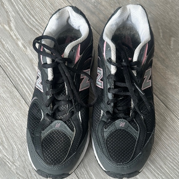 New Balance 530 Women's Black and Pink Running Shoes - Picture 3 of 4